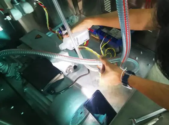 Vacuum sealer repair - repair technician 9