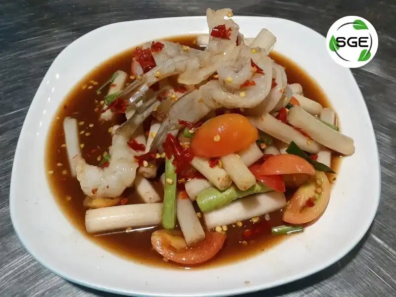 วิธีทำ ยำกุ้งสด สูตรใส่ปลาร้า รสนัวแซ่บถึงใจ