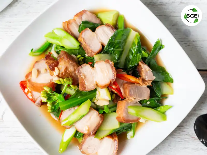 เมนูหมูสามชั้น คะน้าหมูกรอบ