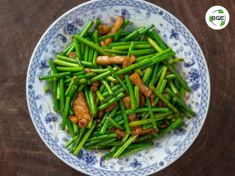 เมนูหมูสามชั้น ดอกหอมผัดหมูสามชั้น