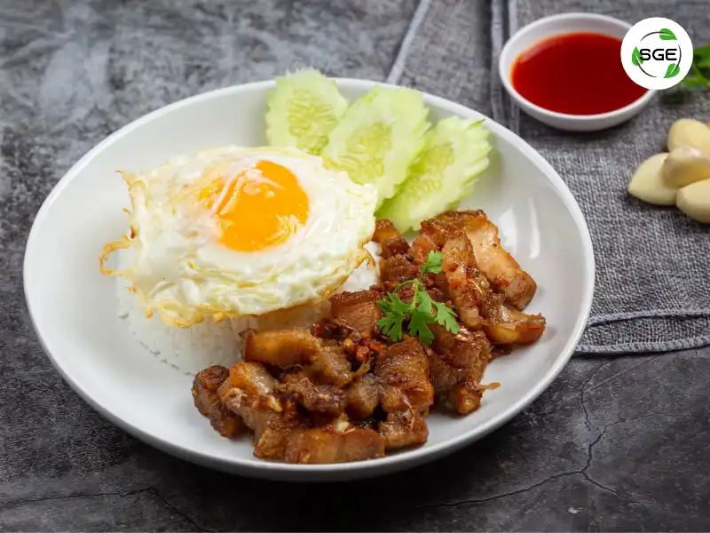 เมนูหมูสามชั้น หมูสามชั้นทอดกระเทียมพริกไทย