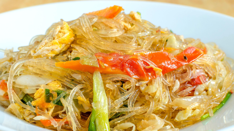 ผัดวุ้นเส้นใส่ไข่