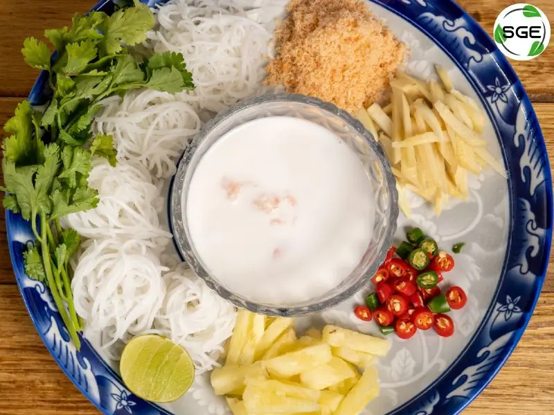 อาหารไทยภาคกลาง-traditional-thai-food-15 kanomjeen-saonam