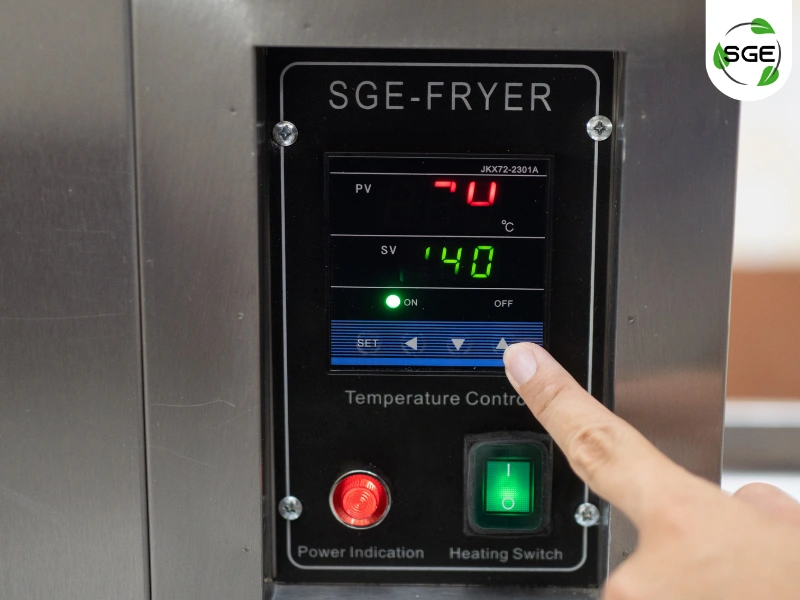เปิดสวิตช์ไฟ และตั้งค่าอุณหภูมิตามที่ต้องการ ตามประเภทอาหาร