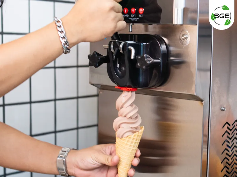 วิธีการใช้งาน เครื่องเครื่องทําไอศครีม Soft Serve ขั้นตอนกดเสิร์ฟ