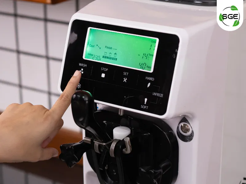 วิธีการใช้งาน เครื่องเครื่องทําไอศครีม Soft Serve 03