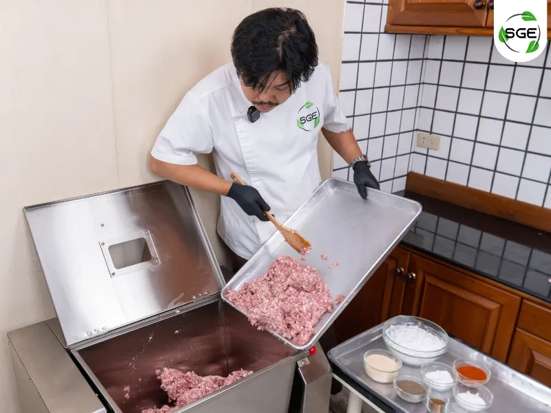 ลองฝึกทำไส้กรอกรมควัน ลองฝึกทำไส้กรอกรมควัน