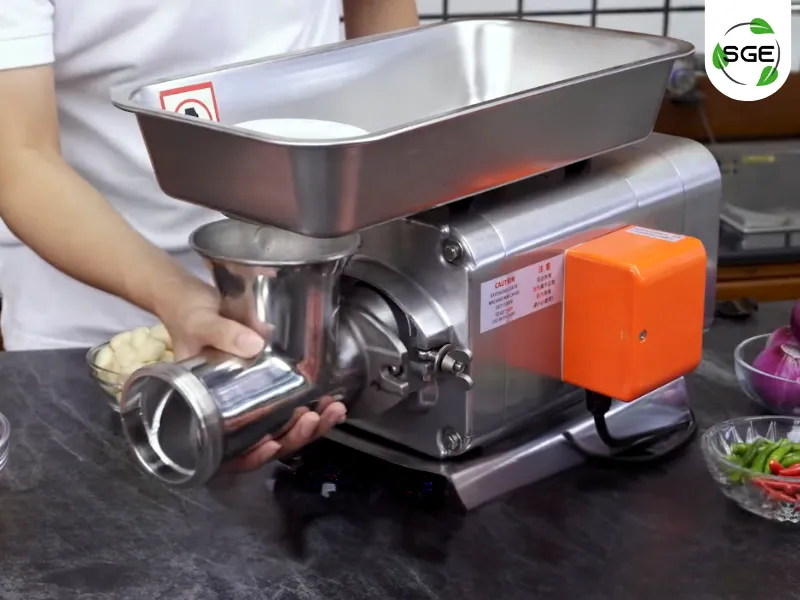 วิธีการประกอบและวิธีการใช้งาน เครื่องบดหมู รุ่น MG-TURBO ขั้นตอนที่ 1 วิธีการประกอบและวิธีการใช้งาน เครื่องบดหมู รุ่น MG-TURBO ขั้นตอนที่ 1