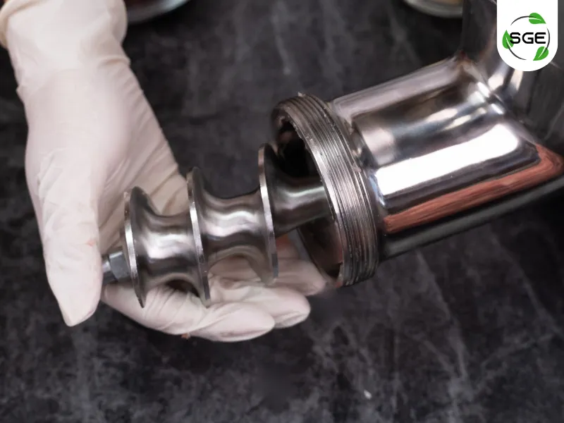 วิธีการประกอบและวิธีการใช้งาน เครื่องบดหมู รุ่น MG-TURBO ขั้นตอนที่ 3 วิธีการประกอบและวิธีการใช้งาน เครื่องบดหมู รุ่น MG-TURBO ขั้นตอนที่ 3