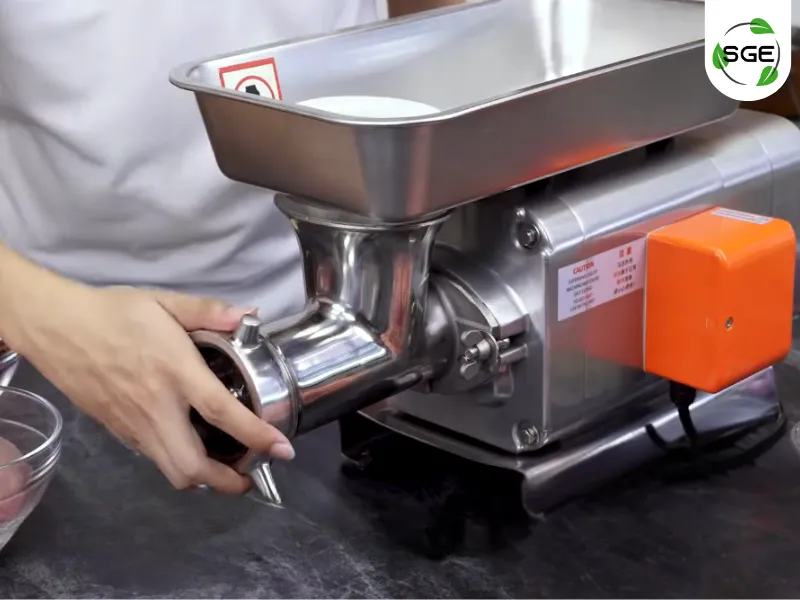 วิธีการประกอบและวิธีการใช้งาน เครื่องบดหมู รุ่น MG-TURBO ขั้นตอนที่ 6 วิธีการประกอบและวิธีการใช้งาน เครื่องบดหมู รุ่น MG-TURBO ขั้นตอนที่ 6