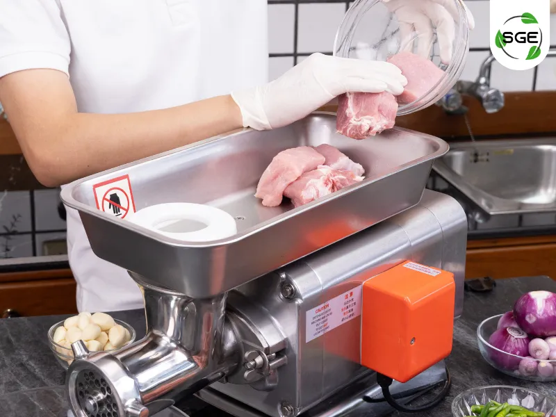 วิธีการประกอบและวิธีการใช้งาน เครื่องบดหมู รุ่น MG-TURBO ขั้นตอนที่ 8 วิธีการประกอบและวิธีการใช้งาน เครื่องบดหมู รุ่น MG-TURBO ขั้นตอนที่ 8