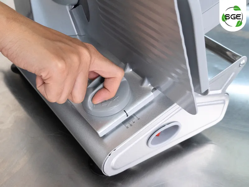 วิธีการใช้งาน เครื่องสไลด์หมู กึ่งอัตโนมัติ MS7 ขั้นตอนที่1