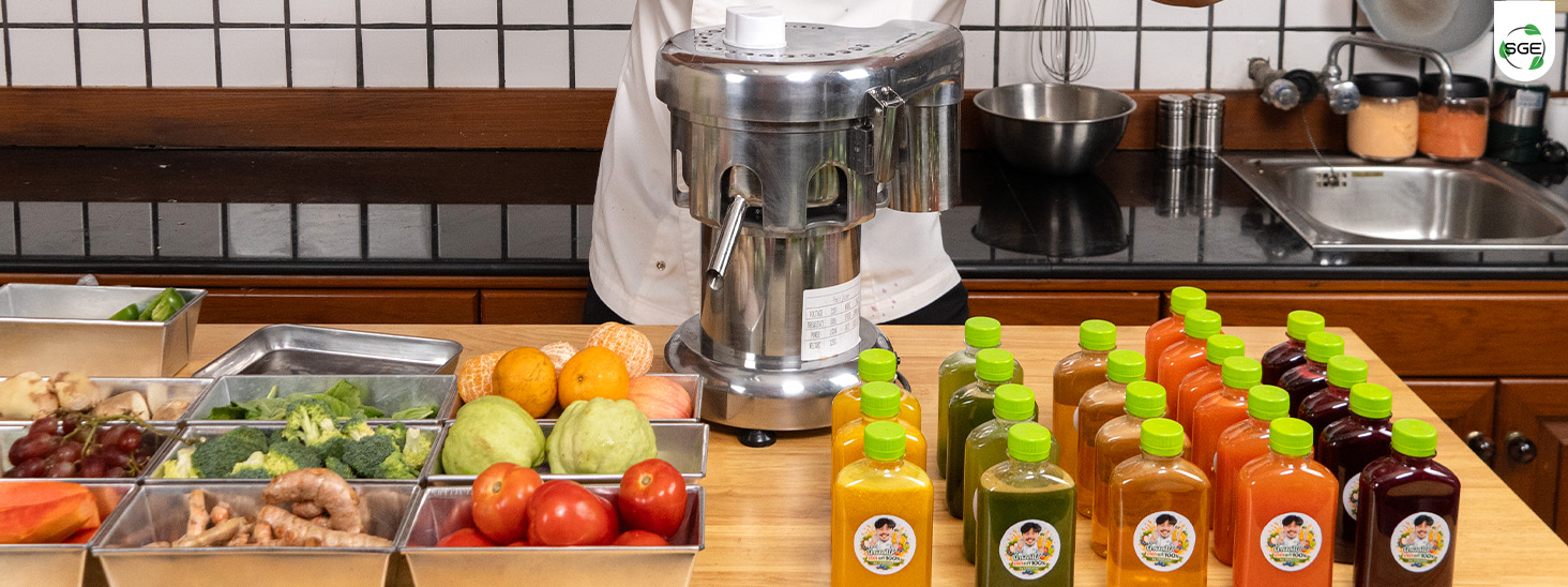 ภาพวัตถุดิบและผลลัพธ์ หลังจากใช้เครื่องคั้นน้ำผลไม้แยกกาก FJI370