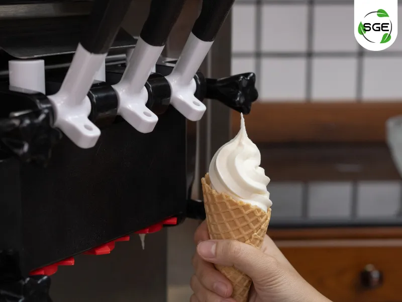 วิธีใช้งานเครื่องทำไอศครีม Soft Serve 3 หัว รุ่น Standard การกดเสิร์ฟ