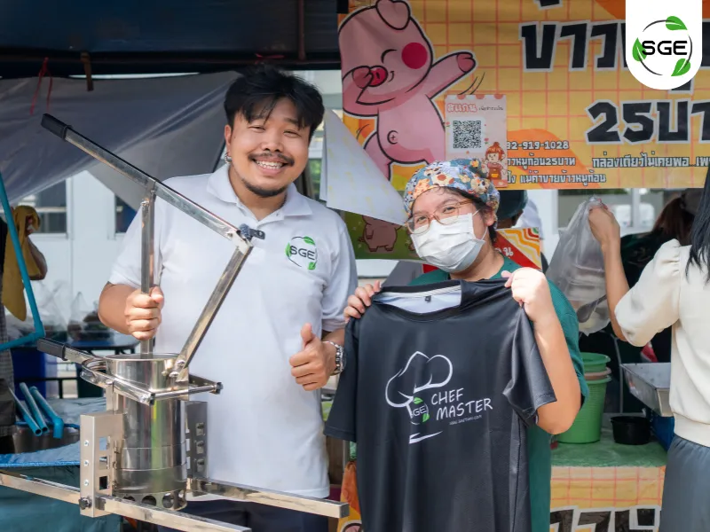 ภารกิจเซอร์ไพรส์! แจกฟรี เครื่องปั้นลูกชิ้น SGE ให้ร้านเด็ด ภารกิจเซอร์ไพรส์! แจกฟรี เครื่องปั้นลูกชิ้น SGE ให้ร้านเด็ด
