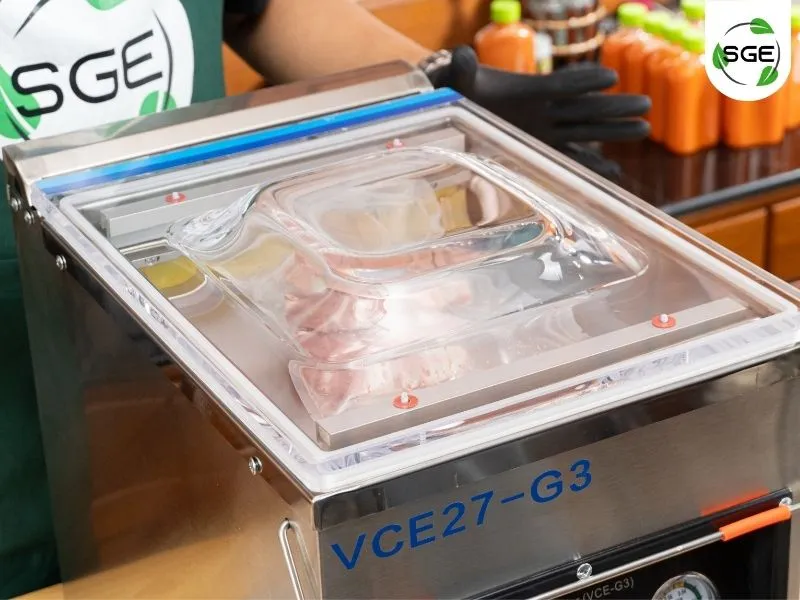 วิธีการใช้งาน เครื่องซีลสูญญากาศ VCE-G3 ขั้นตอนการปิดฝาเครื่องเพื่อเริ่มทำงาน