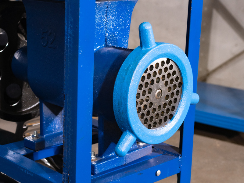 ภาพการใช้งานจริง เครื่องบดโครงไก่ ภาพการใช้งานจริง เครื่องบดโครงไก่