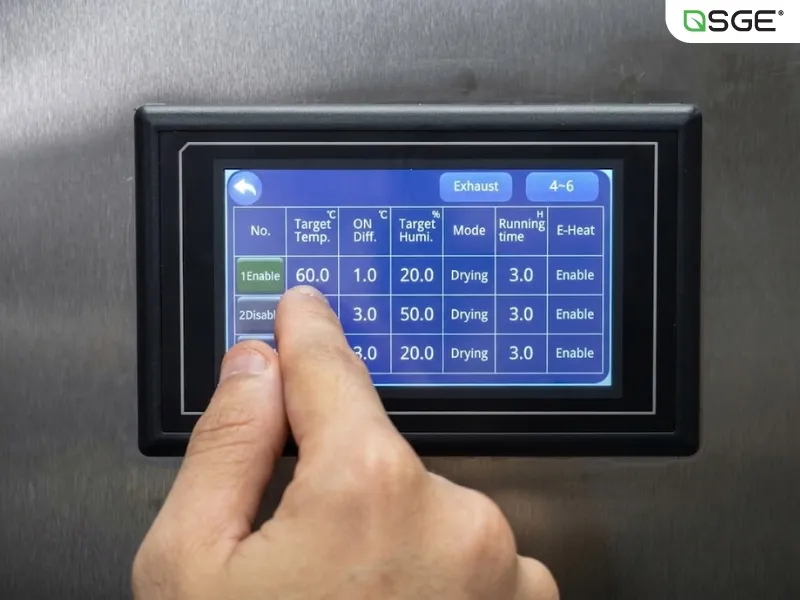 กดหน้าจอระบบสัมผัส วิธีการใช้งานเครื่องอบลมร้อน Heat pump